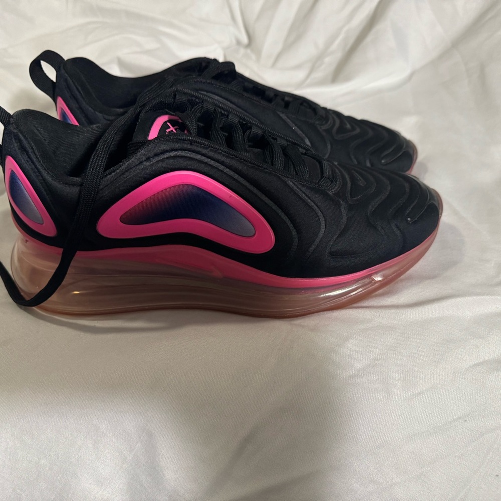 Black Nikes youth 6 women’s 7.5